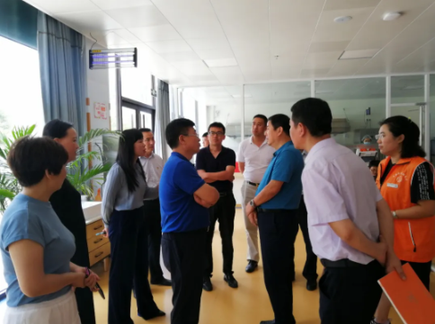 【中盛幸福】济南市槐荫区民政局党组书记、局长王锡乐一行莅临郑州路社区智慧康养中心调研指导工作